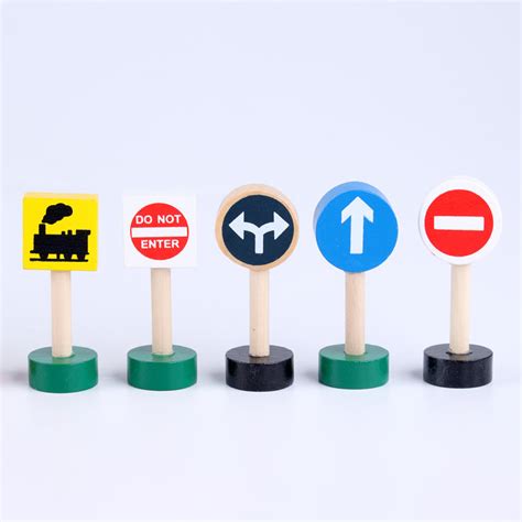 Wooden Traffic Signs - 16 pc – Kuviyal