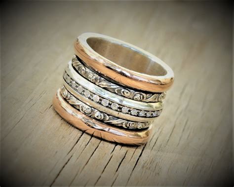 women real gold spinner ring apk v1.7.5