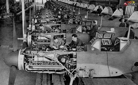 老照片 二战时期的德国军工厂 奔驰公司也生产坦克|二战|德国|坦克_新浪新闻