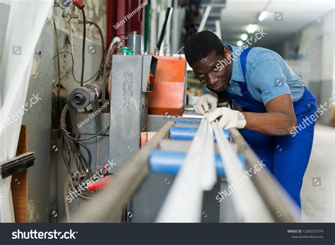 Assembly Line Worker 的图像结果