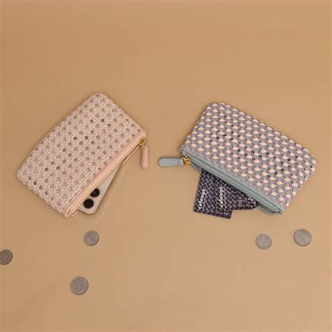 Calonge - A sleek compact travel companion