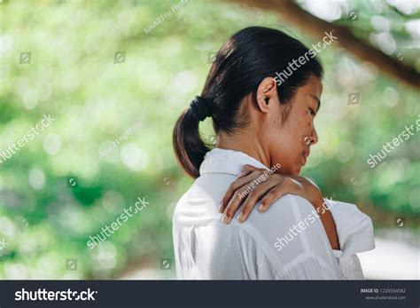 Woman Pain Shoulder Upper Arm Ache Stock Photo 1226554582 | Shutterstock