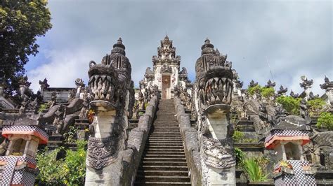 Pura Luhur Lempuyang - Bali.com
