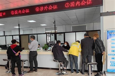 南京六合城管开展“跑腿”代办，为民服务“更加速”_进行_相关材料_标牌