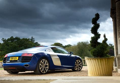 Audi R8 V10 (2009) - pictures & information
