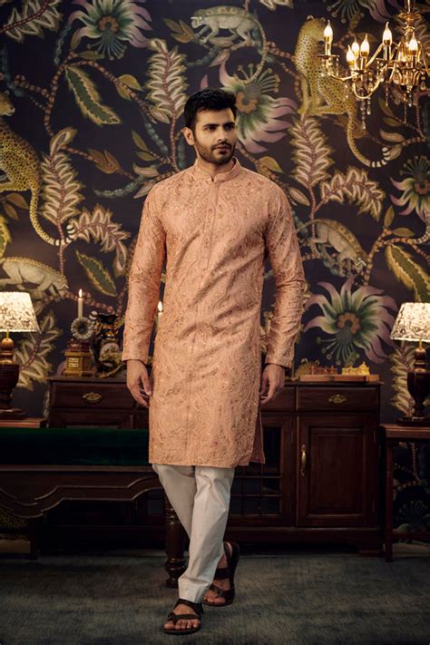 Peach Kashmiri Embroidered kurta with intricate multi-threadwork
