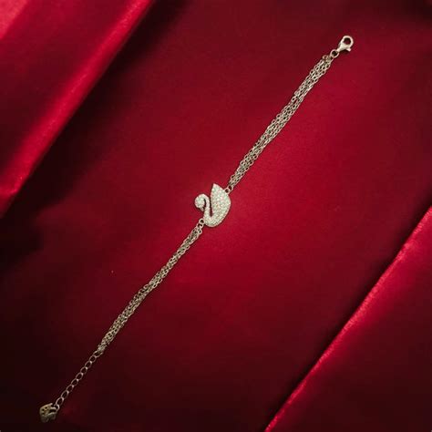 Silver Swan Bracelet with Sparkling Zirconia – Pahel