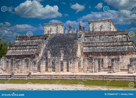 Temple of the Warriors in Chichen Itza, Quintana Roo, Mexico. Mayan ...