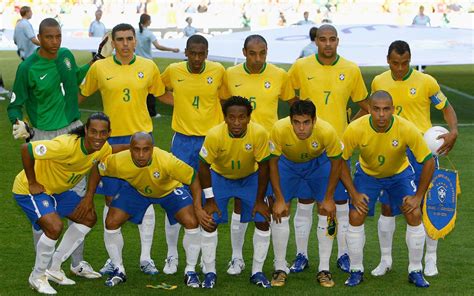 巴西队世界杯大名单全家福(历届世界杯巴西队合照) - 体育运动