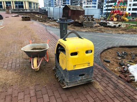 Machine for the manufacture of concrete and pavement for the yellow ...