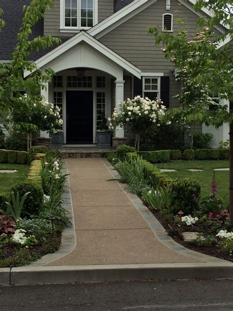 Pin by Anna on Morisa & Amir Landscape Ideas | Front door landscaping ...