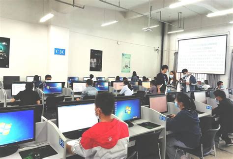 学校电脑室是干什么的 学校电脑室叫什么-数码科技-百科知识网