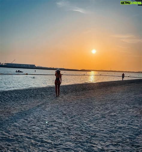 Stephanie Herela Instagram – Do you prefer sunrises or sunsets 🌅? Que prefieres amaneceres o ...