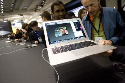 How to Change the Taskbar Colors on a Mac