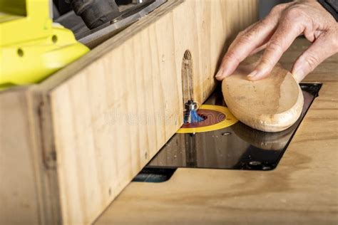 How to Use a Round Over Router Bit 的图像结果