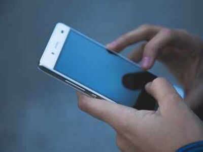 60 Chinese experts visiting desi mobile company told to leave India ...