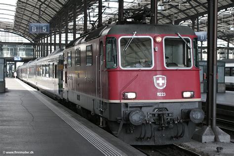 Finns train and travel page : Trains : Switzerland : SBB Re 4/4 II 11223
