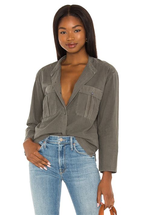James Perse Cropped Linen Military Shirt in Signet Pigment | REVOLVE
