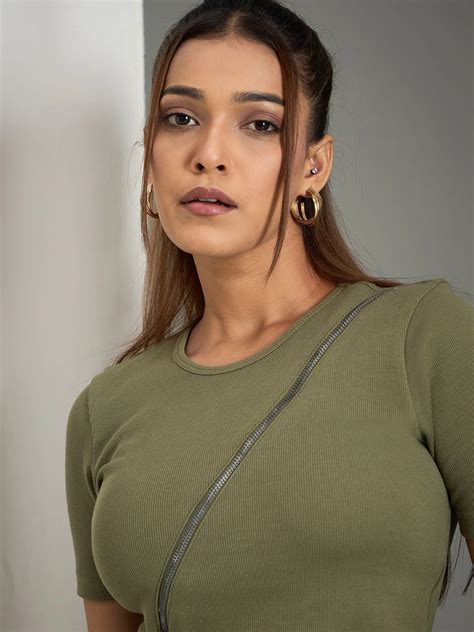 Women's Olive Ribbed Zip-Detail Crop Top-WineRed