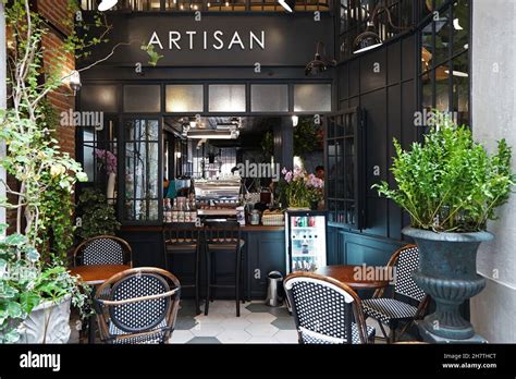 Local Store Stock Image 的图像结果