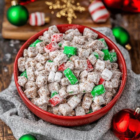A Festive, Fun Christmas Puppy Chow - bellieskitchen