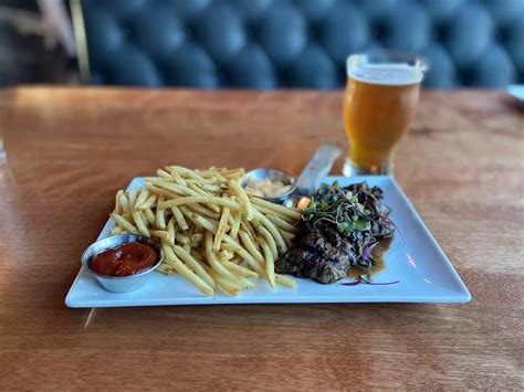 The Elwood BFD Brings Late Night Bites And Pints To McKinney - TrendRadars