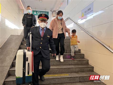衡阳火车站这熟悉的一幕回来了！_腾讯新闻