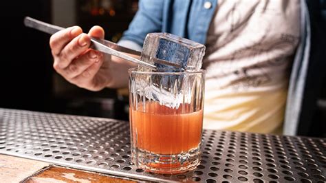 A Classic Tequila Cocktail Gets an Update With Mezcal and Mole | PUNCH