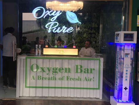 Pollution in Delhi: Residents flock to an ‘oxygen bar’ seeking fresh air