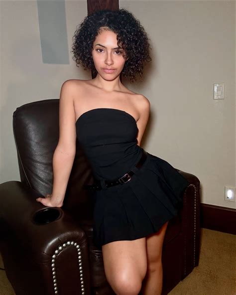 Naomi Daze (@naomidazexo) • Instagram photos and videos