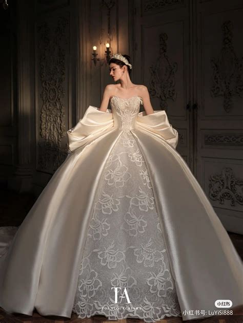 Pin by Cher on A .Fashion | Fancy wedding dresses, Glamourous wedding dress, Ball gowns