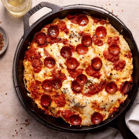 How to Use a Cast Iron Pizza Pan: Expert Tips Unveiled - Kitchen Gear ...