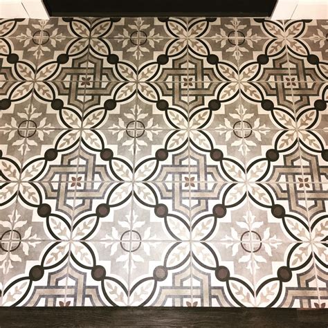 Traditional Farmhouse Floor Tile