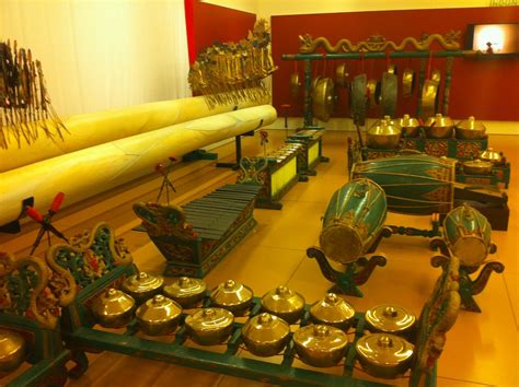 Ladee's Travels: Musical Instrument Museum (MIM) - Phoenix