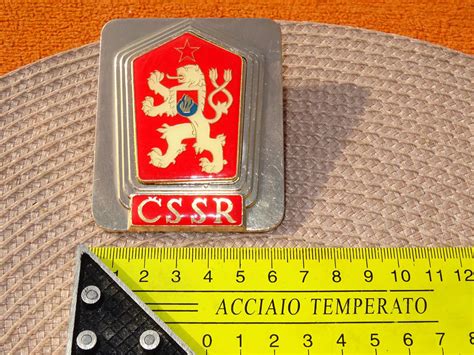 ČSSR plechové šroubovací státní znaky 7,8 cm-6,5 cm - 8 ks - armáda ? | Aukro