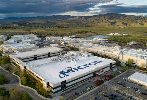 World-Class Building Top View 的图像结果