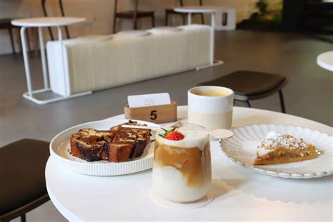 FiftyFive Coffee Bar – Neil Road Cafe With Strawberry Pipagao Latte And ...