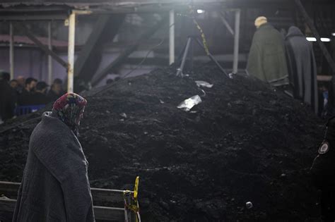 Turkey coal mine explosion death toll rises to 40