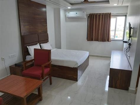 SAHASRA DLA A/C CONVENTION & A/C ROOMS (Hanamkonda) - Lodge Reviews ...