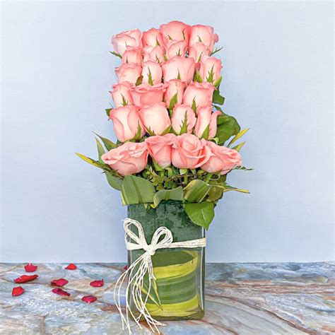 Buy Pink Roses In vase Online at Best Price | Od
