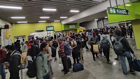 ‘Digital Or Nothing’: Pune Metro Passengers, Senior Citizens Struggle ...