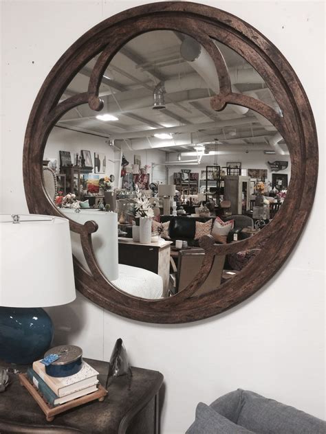 Large Round Mirror 的图像结果