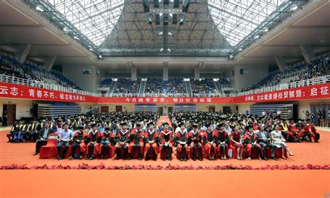 中国留学生毕业发言：走出舒适圈，面对脆弱才能取得突破_腾讯新闻