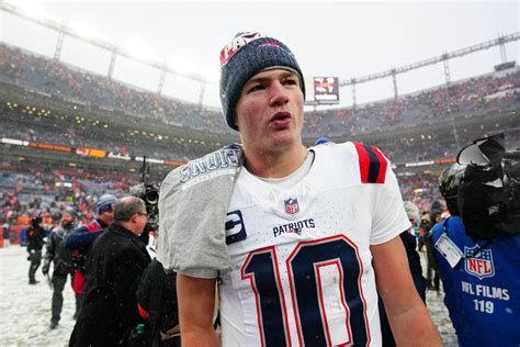 Top 5 Youngest Quarterbacks to Ever Play in a Super Bowl Ft. Drake Maye | College Sports Network - painting of quarterbacks super bowl 2026
