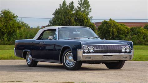 1962 Lincoln Continental Convertible at Chicago 2019 as F161.1 - Mecum Auctions