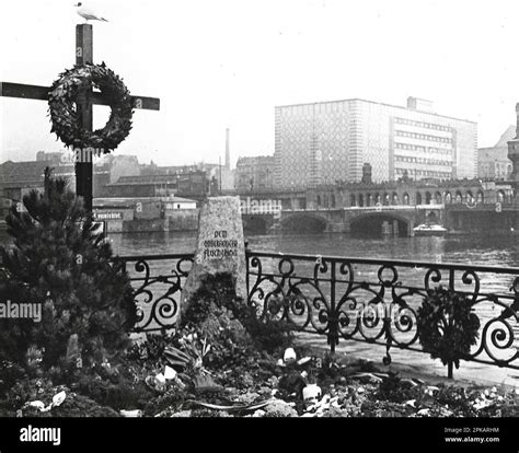 Contemporary history Germany, Berlin around 1962 after the wall was built Stock Photo - Alamy