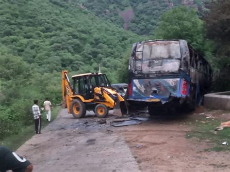 Bus carrying devotees hits transformer, catches fire in Jhunjhunu: 1 ...