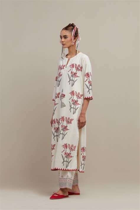 Off white cotton hand block printed kurta set with all-over red & blac ...