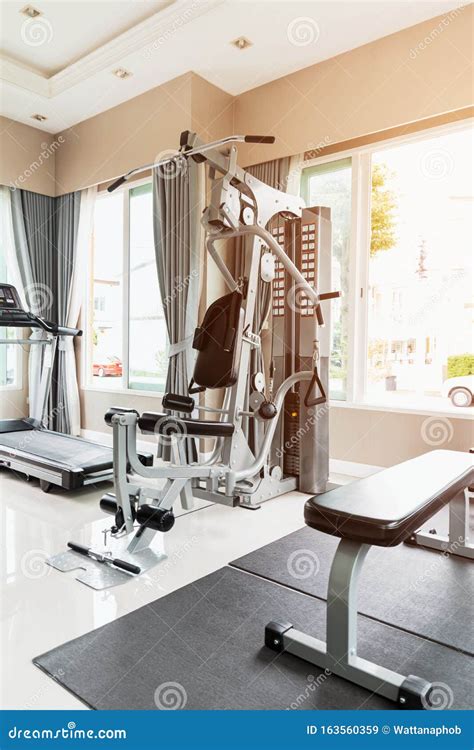 Empty Exercise Room 的图像结果