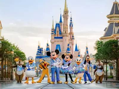 ऐसा बॉस सबको मिले! 10,000 कर्मचारियों को सपरिवार 3 दिन के लिए ...